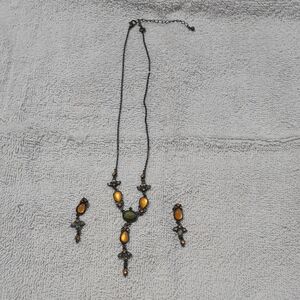 Elegant Orange and Green Necklace Set